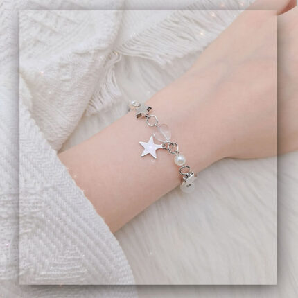 Bracelet avec pendentif étoile à cinq branches en perles de vent